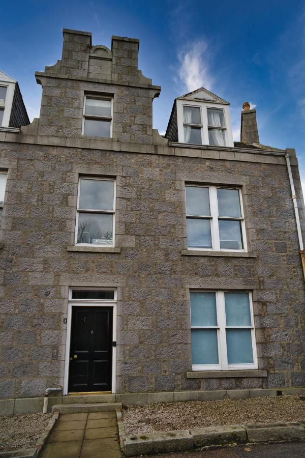 Modern & Cosy Apartment In The Heart Of The Historic Old Town Of Aberdeen, Free Wifi, Free Parking Exterior foto
